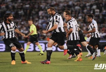 VIDEO: Pha xe đạp chổng ngược của Chiellini